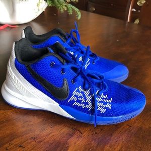 Nike Kids' Kyrie Flytrap II Basketball Shoes